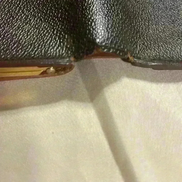 Louis Vuitton Kiss Lock Wallet - Picture 7 of 15